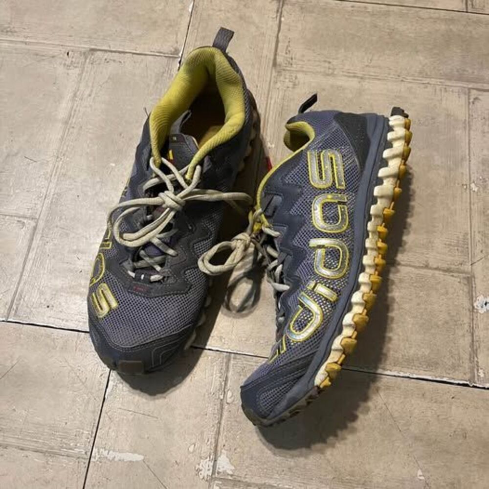 Y2k women’s Adidas Vigor TR 3 trail running shoes gray/ yellow color scheme sz10